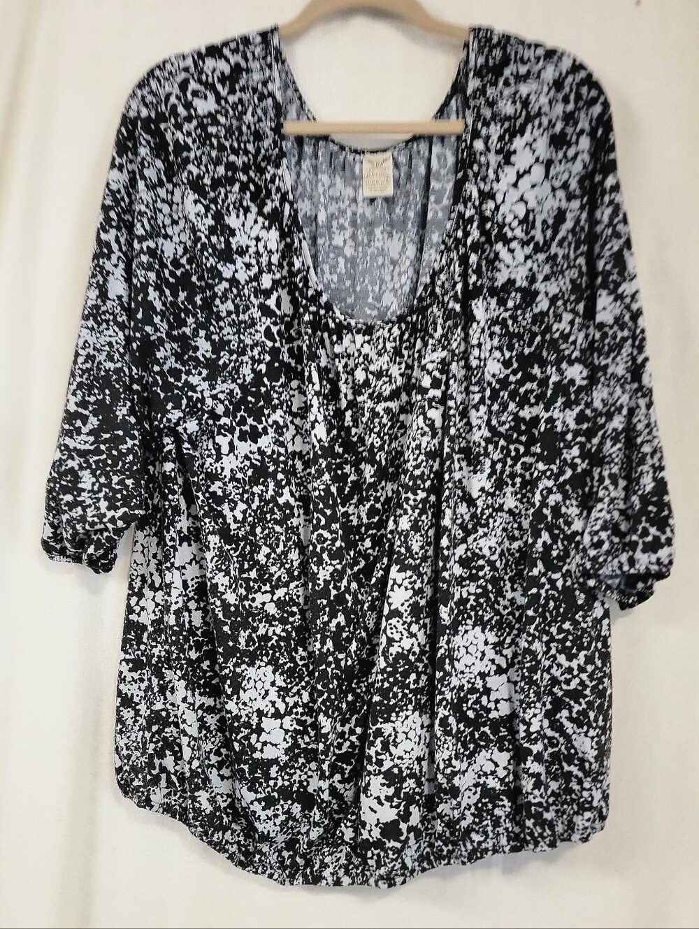 Black & White Printed Scoop Neck Women’s Top